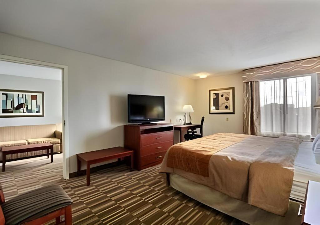 Comfort Inn & Suites University South Illetas Exterior foto